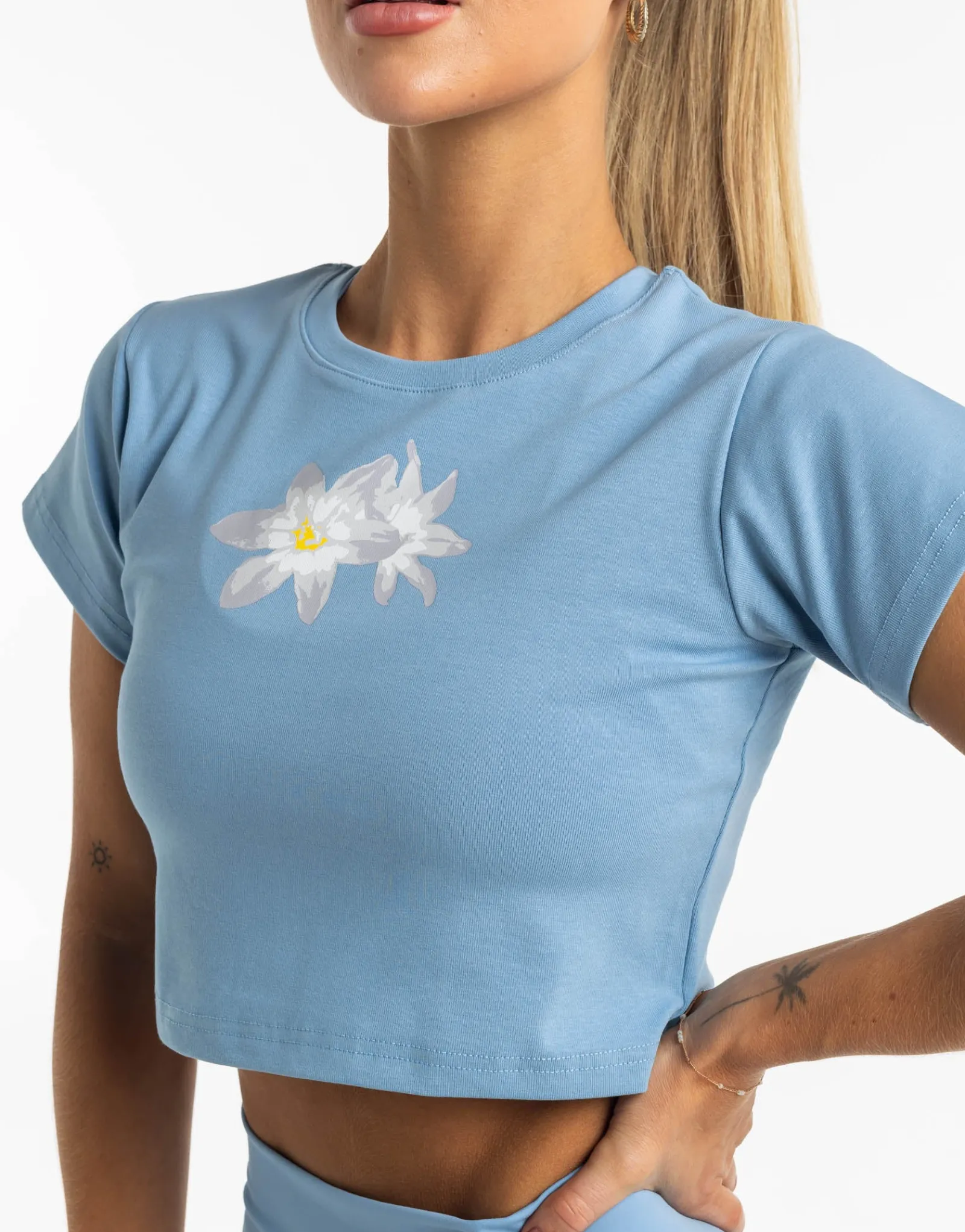 Fashion ECHT Glory Cropped Tee Blue